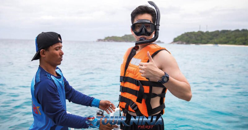 daytrip-similan-island-snorkeling-s4 similan islands daytrip with a tour guide and a customer wearing an orange life jacket and a black snorkel set